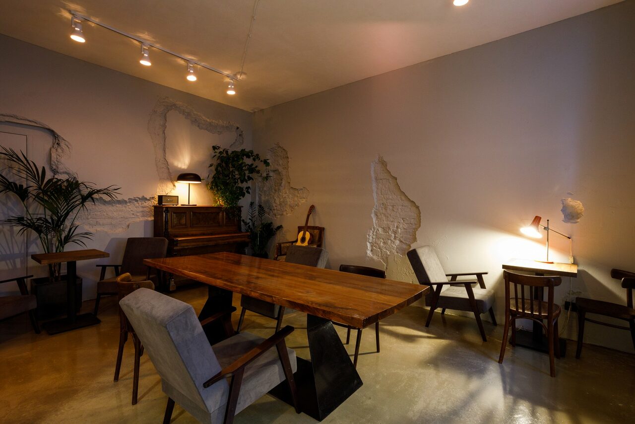 Арендовать Аутентичный лофт-зал в ретро стиле