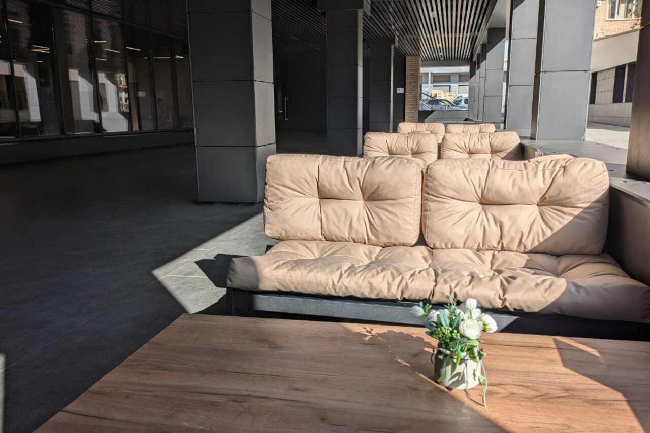 Арендовать Пространство с большими окнами для ваших мероприятий