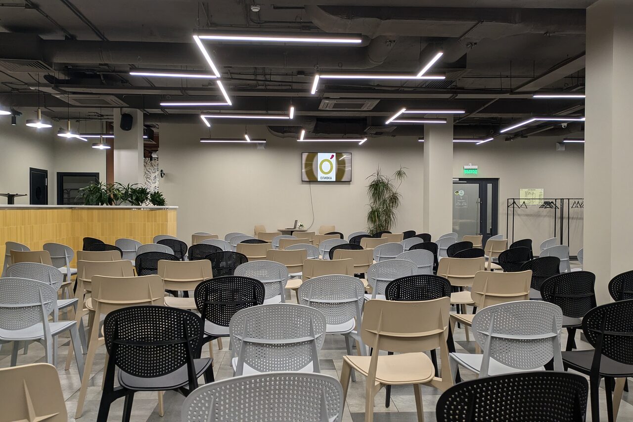 Арендовать Пространство с большими окнами для ваших мероприятий