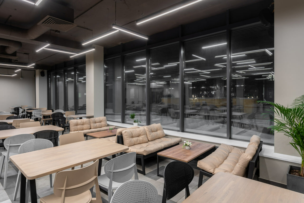 Арендовать Пространство с большими окнами для ваших мероприятий