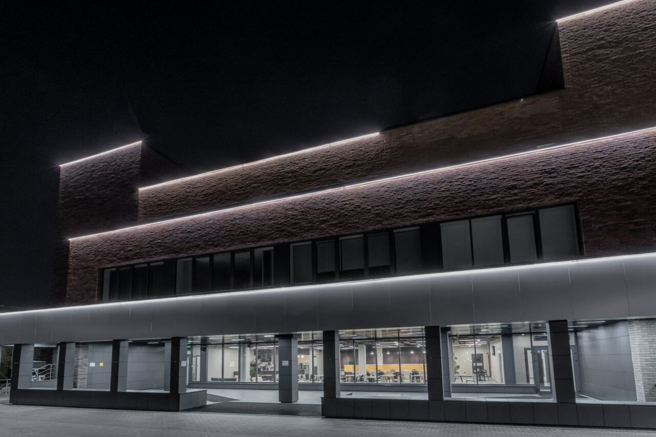 Арендовать Пространство с большими окнами для ваших мероприятий