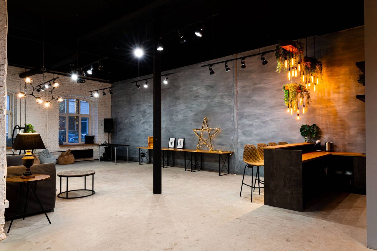 Арендовать Лофт в эко-стиле с большими окнами и выходом на веранду