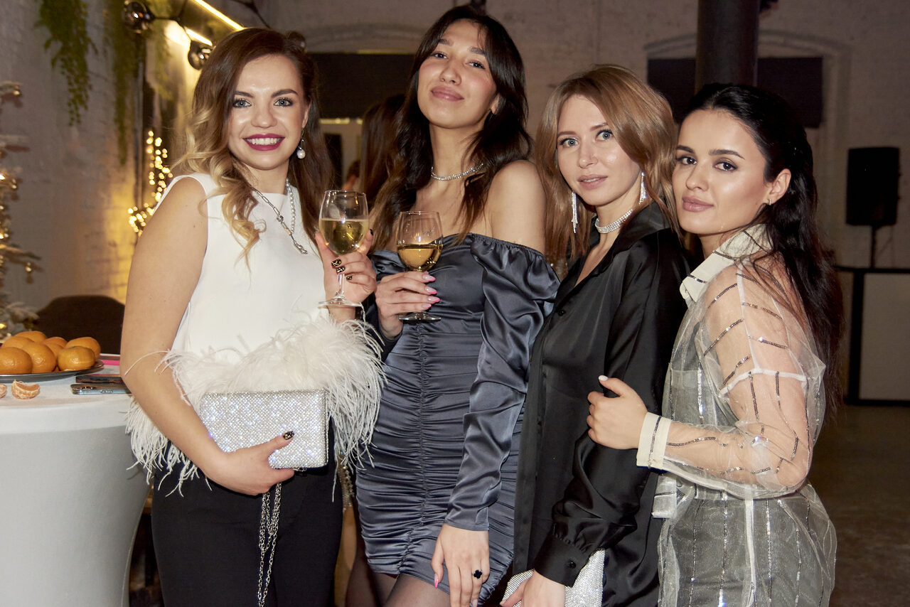 Арендовать Лофт в эко-стиле с большими окнами и выходом на веранду