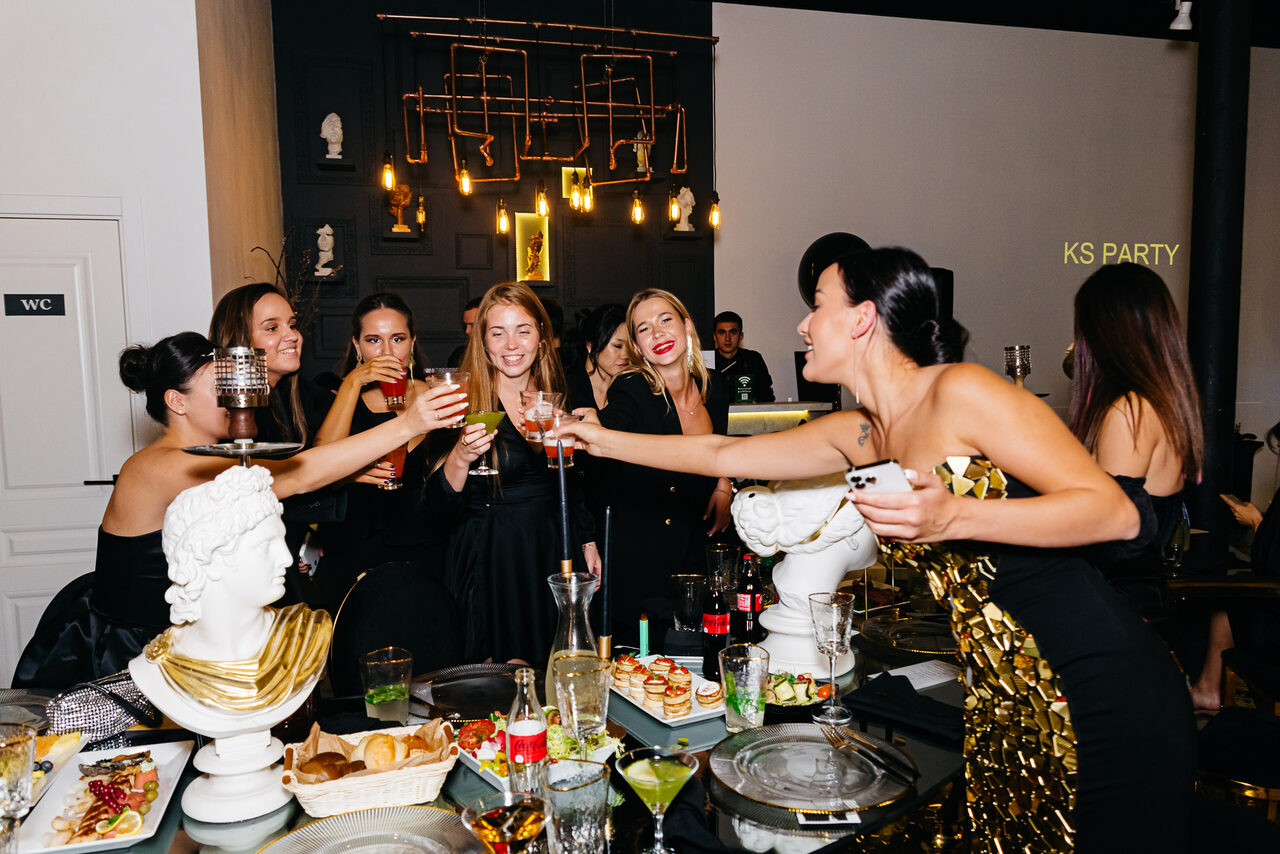 Арендовать Светлый лофт с большими окнами и выходом на веранду