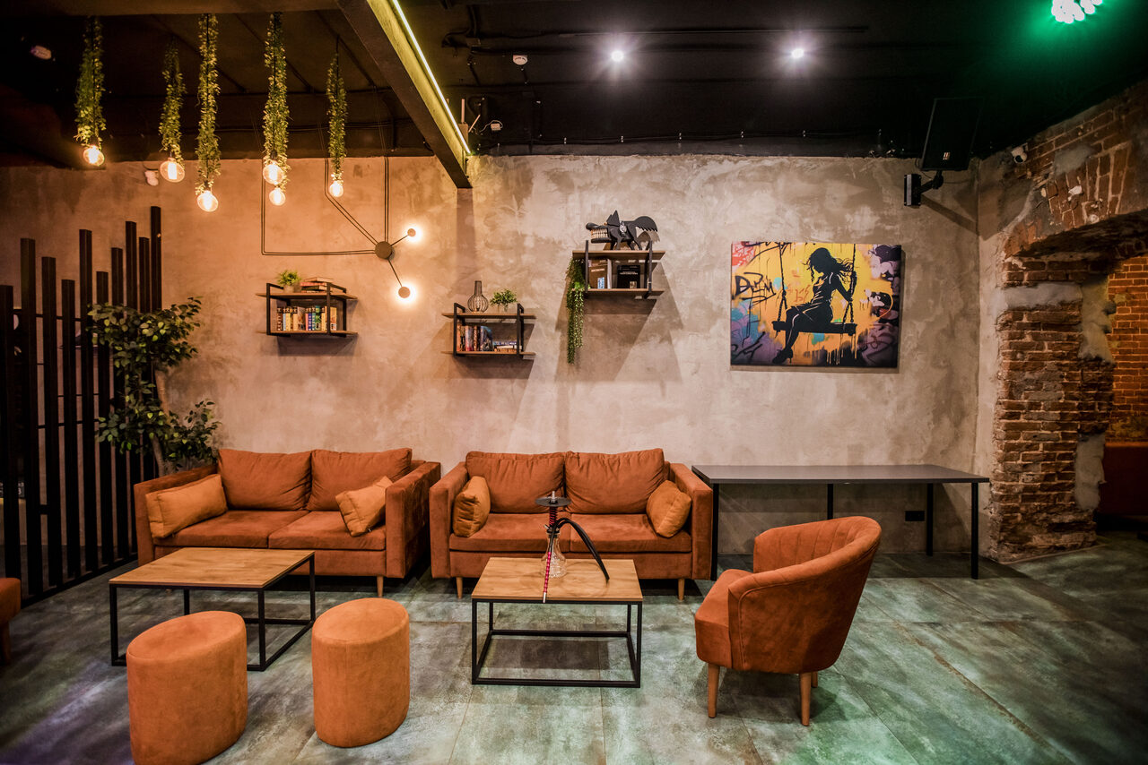 Арендовать Дизайнерский лофт с неоном