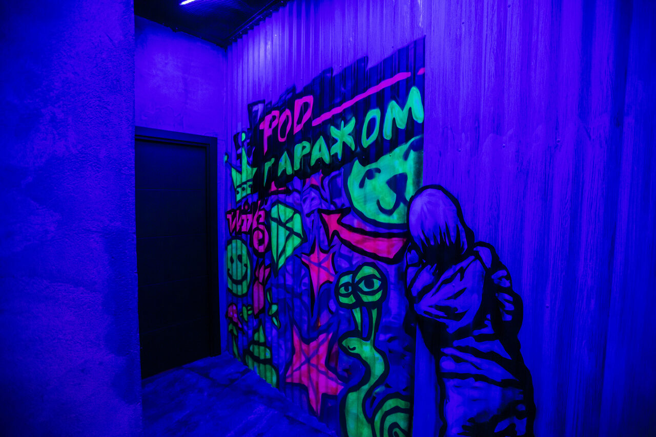 Арендовать Дизайнерский лофт с неоном