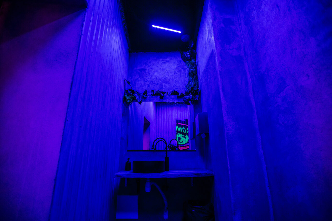 Арендовать Дизайнерский лофт с неоном