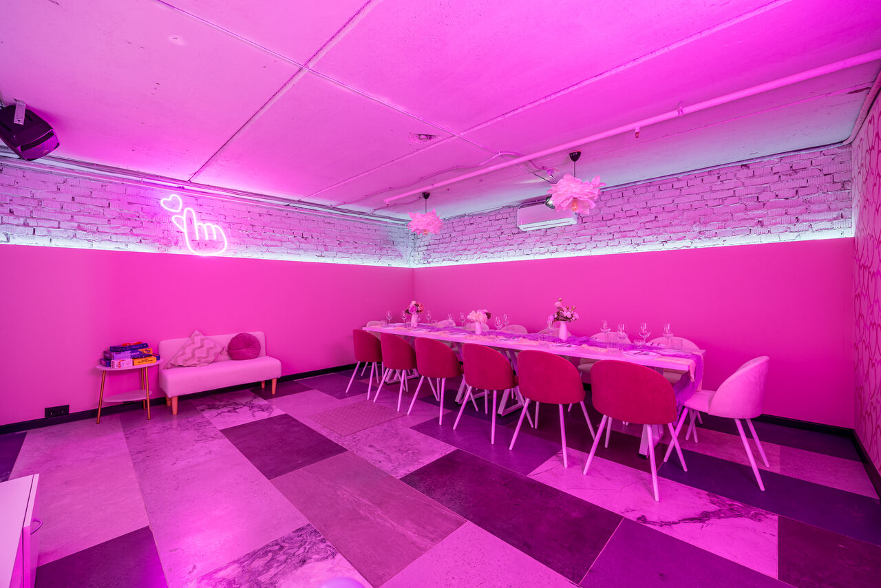 Арендовать Розовый лофт-зал Candy 