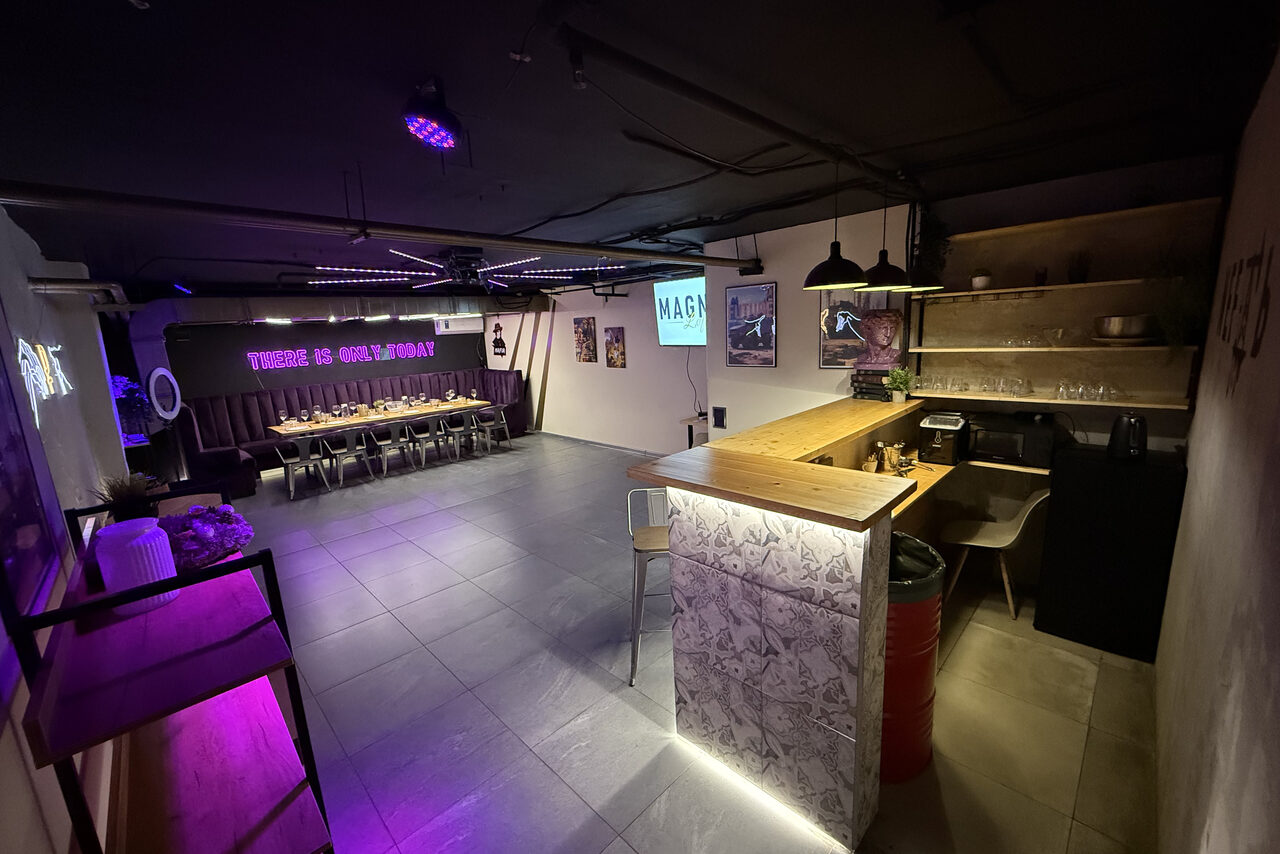 Арендовать Просторный лофт с барной стойкой