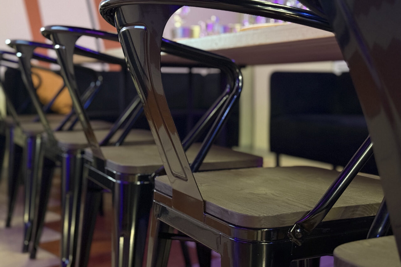 Арендовать Тёмный лофт с современным дизайном