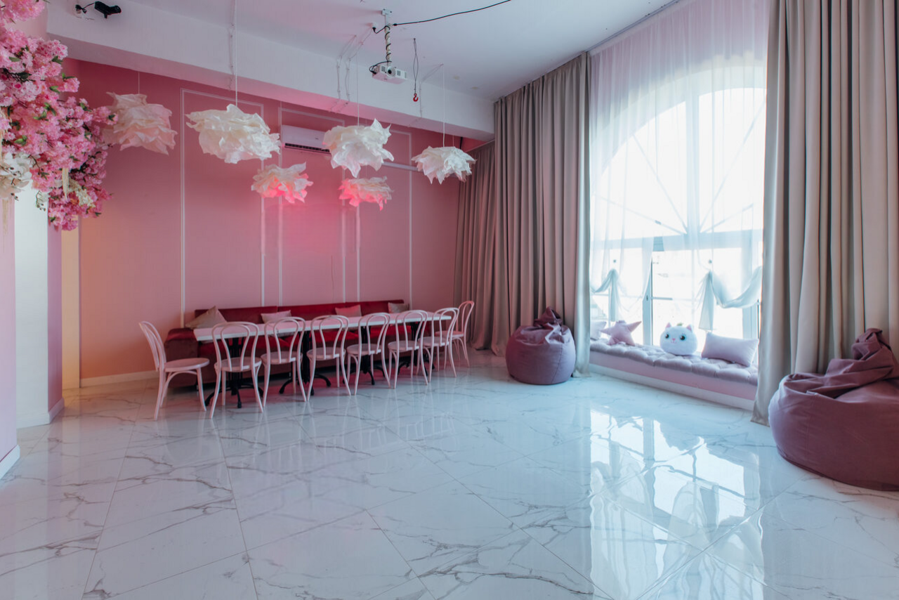 Арендовать Зал Барби. Лофт с нежными цветами