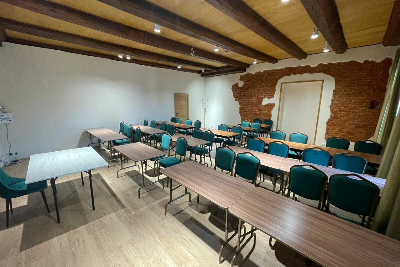 Арендовать Просторный зал для деловых мероприятий