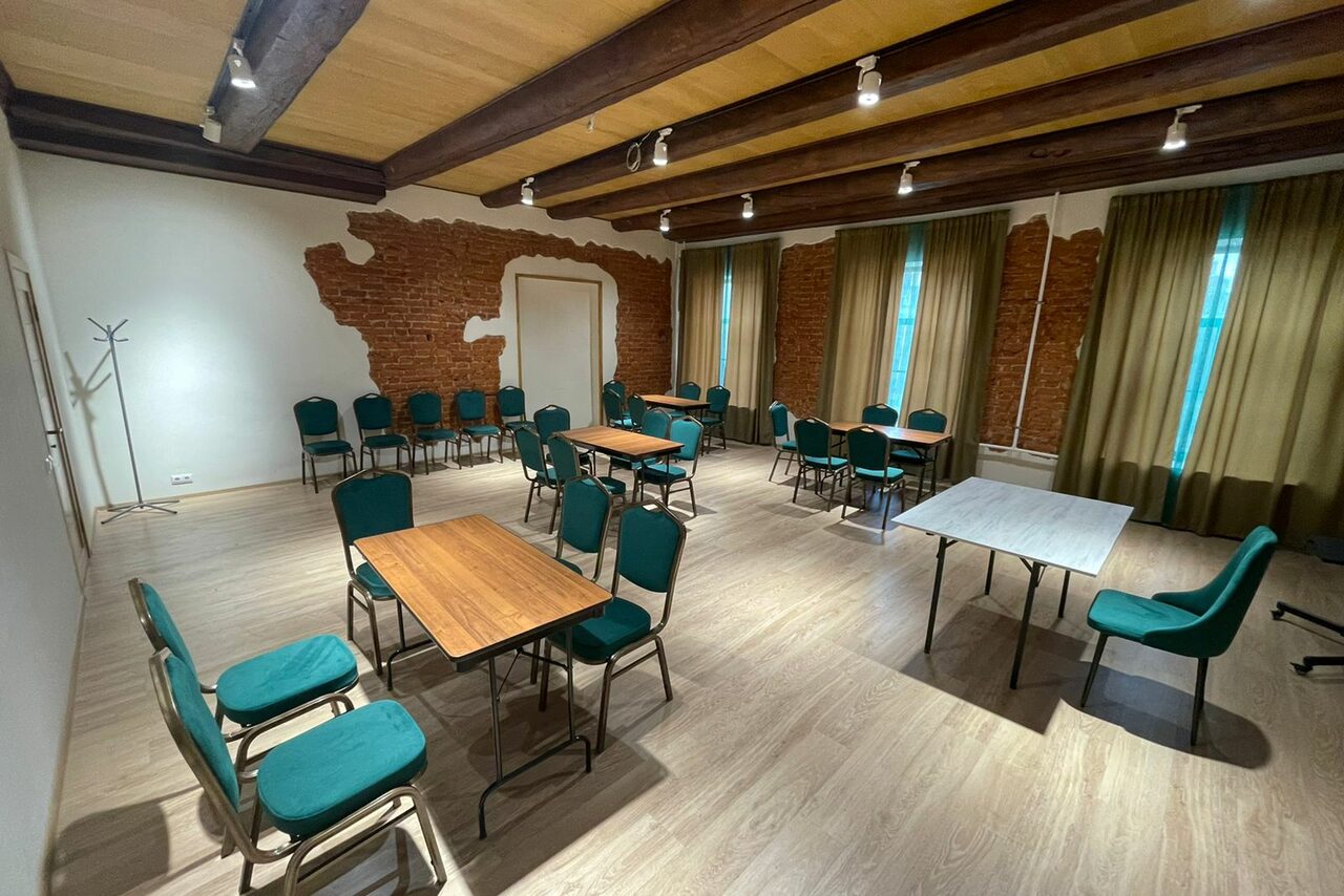 Арендовать Просторный зал для деловых мероприятий