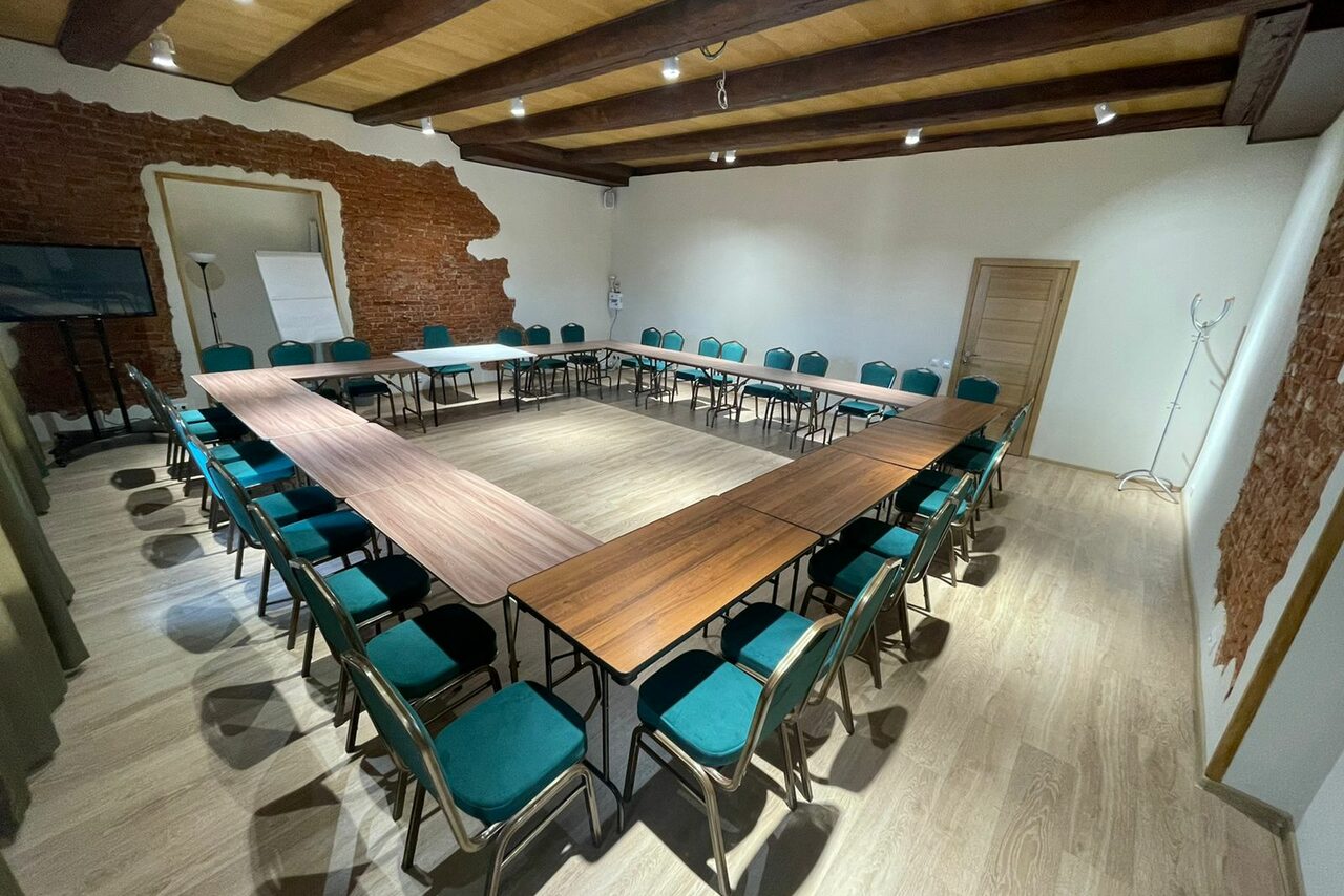 Арендовать Просторный зал для деловых мероприятий