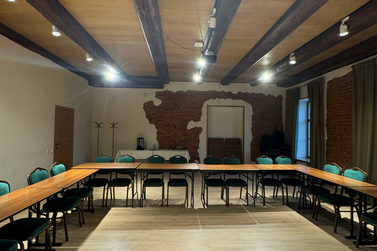 Арендовать Просторный зал для деловых мероприятий