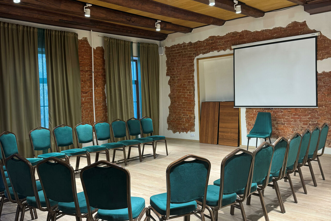 Арендовать Просторный зал для деловых мероприятий