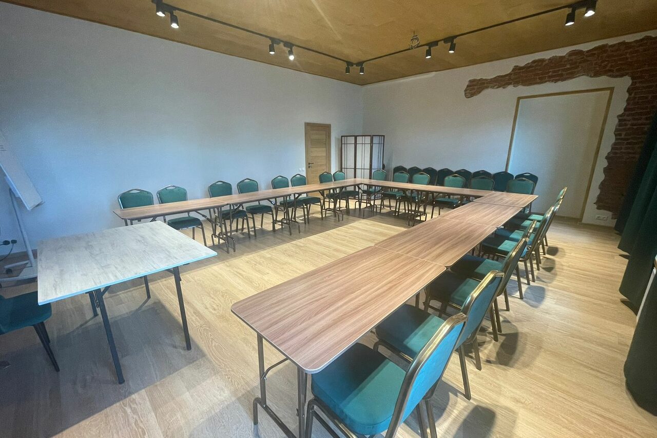 Арендовать Зал средних размеров для деловых мероприятий