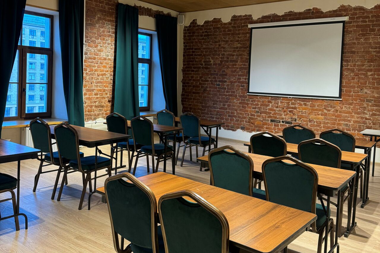 Арендовать Зал средних размеров для деловых мероприятий