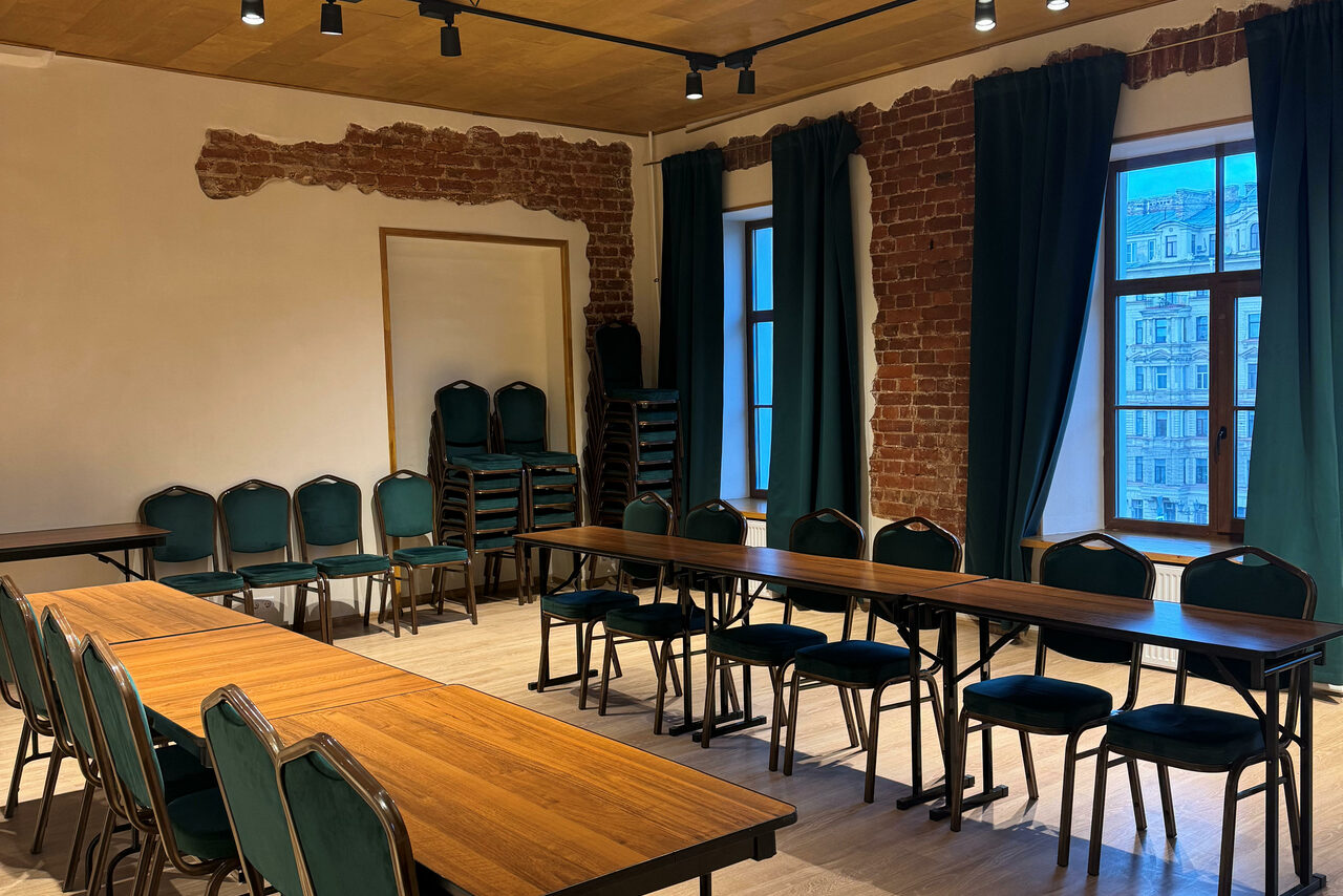 Арендовать Зал средних размеров для деловых мероприятий