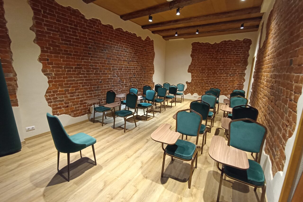 Арендовать Уютный зал для деловых мероприятий