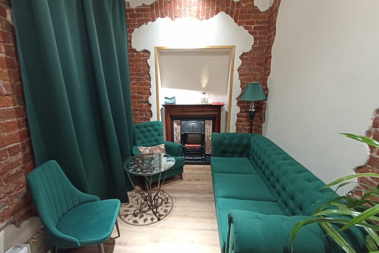 Арендовать Комфортный кабинет с камином