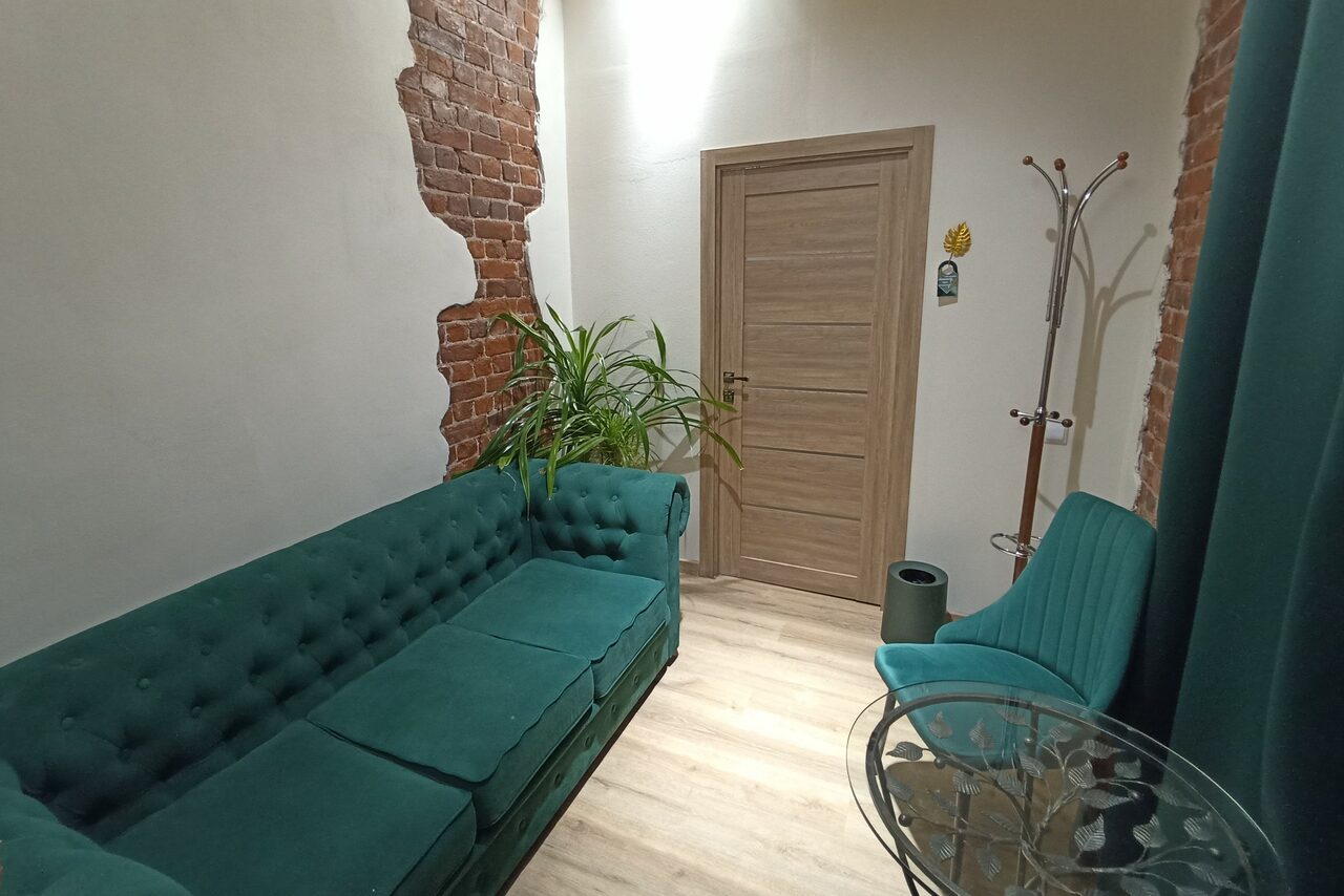 Арендовать Комфортный кабинет с камином