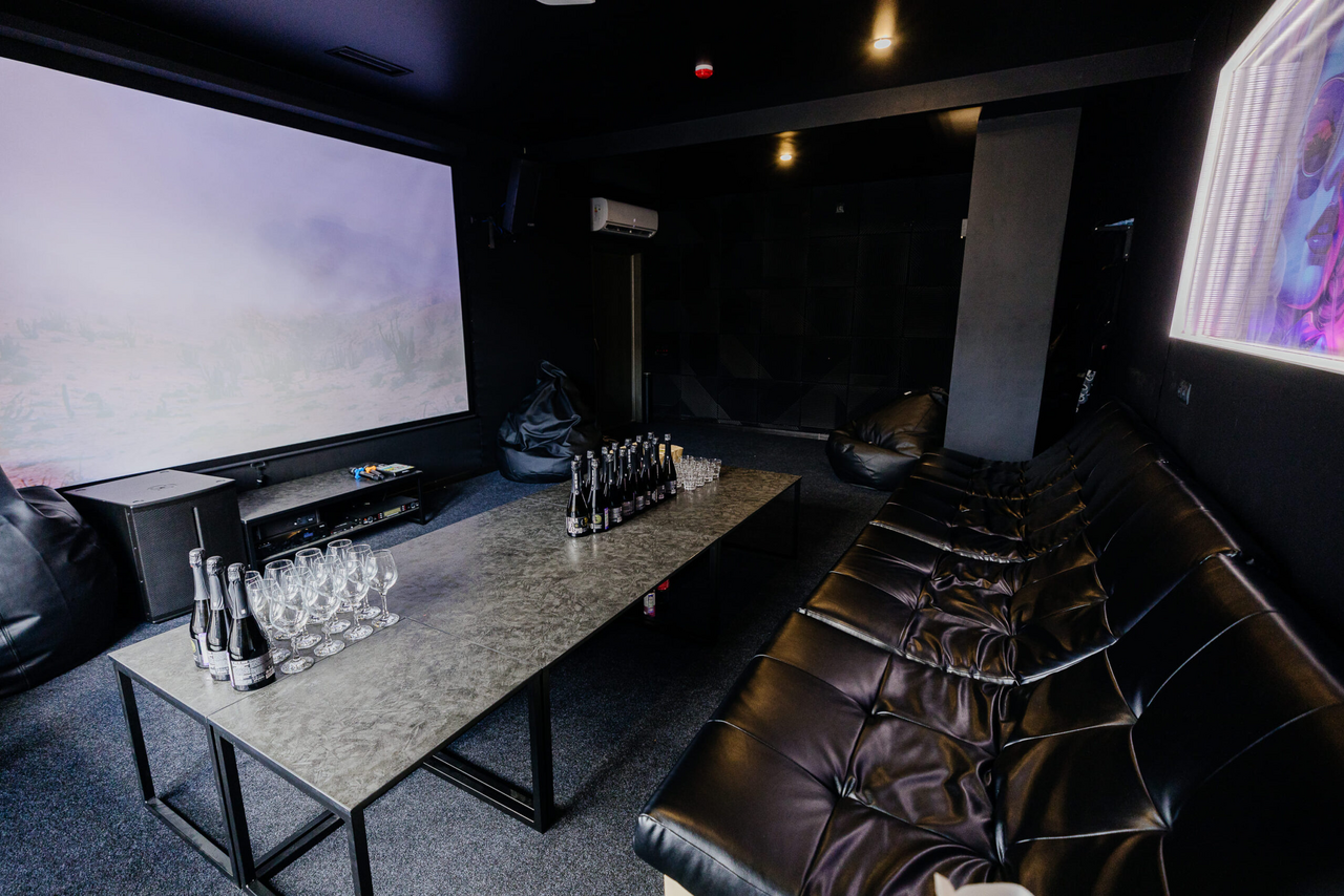 Арендовать Friend's Hall. Харизма Зал №3 Полный газ 