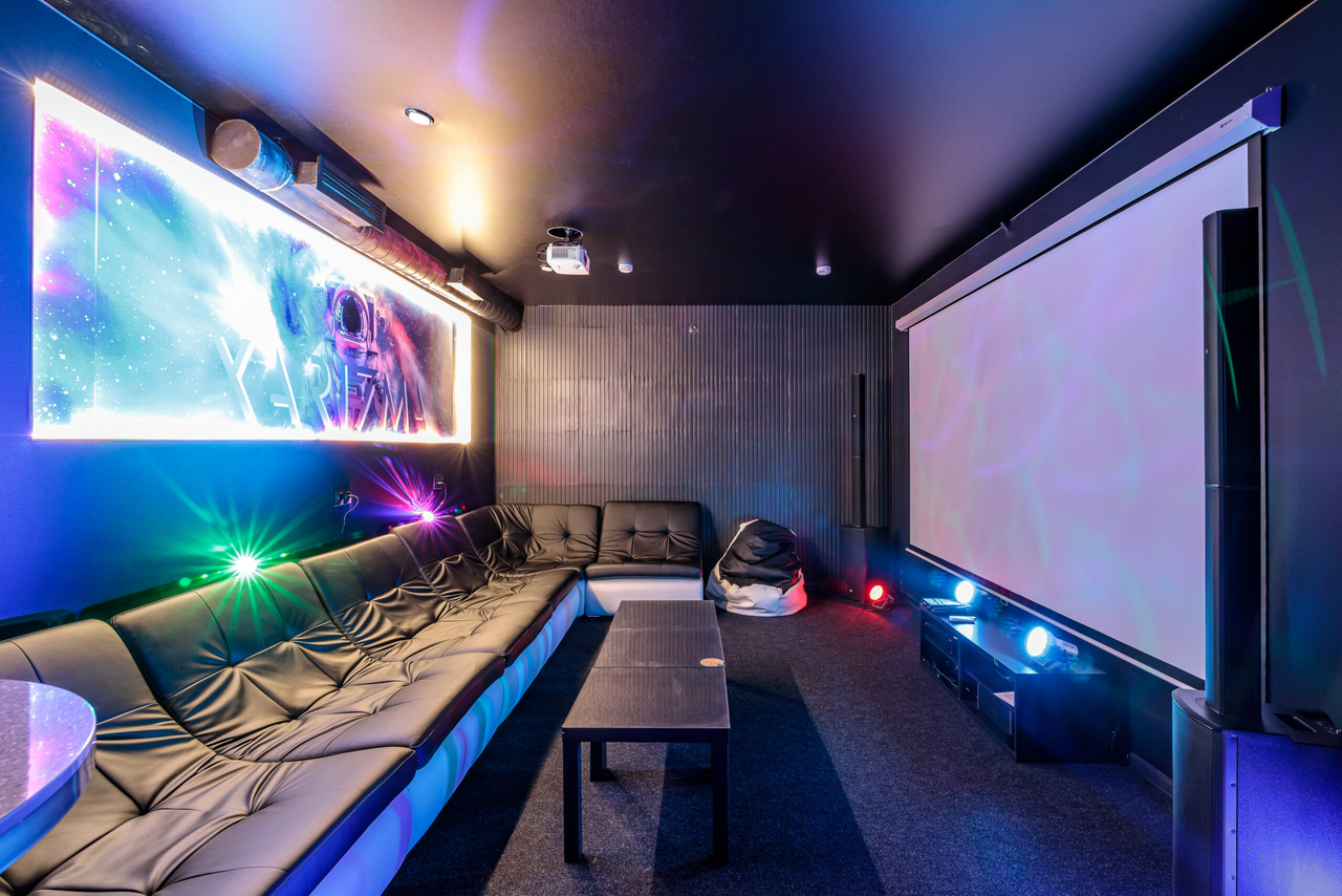 Арендовать Friend's Hall. Харизма Зал №5 Вайб 