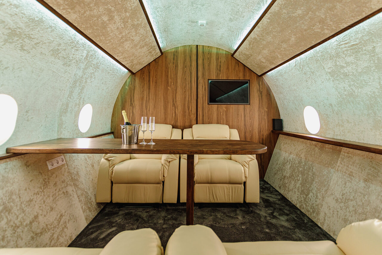 Арендовать Зал с интерьером частного самолёта