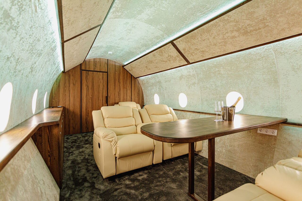 Арендовать Зал с интерьером частного самолёта