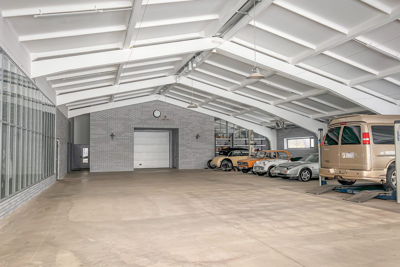 Арендовать Ангар с автосервисом в Раменском для съемок