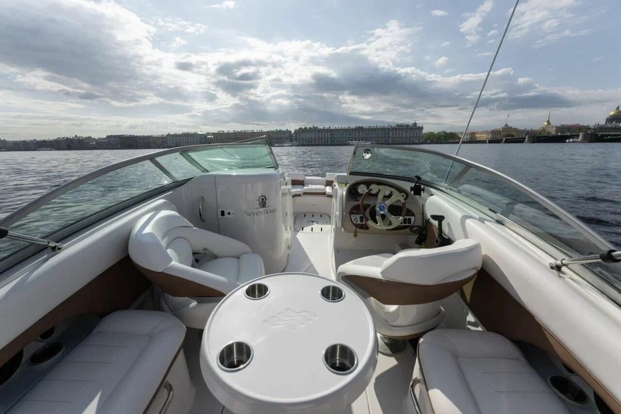 Арендовать Белоснежный катер для мероприятий