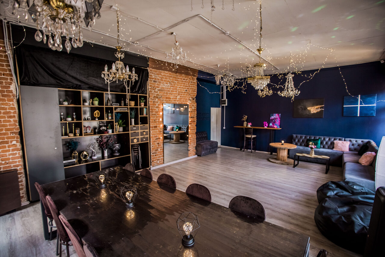 Арендовать Винтажный лофт-зал 