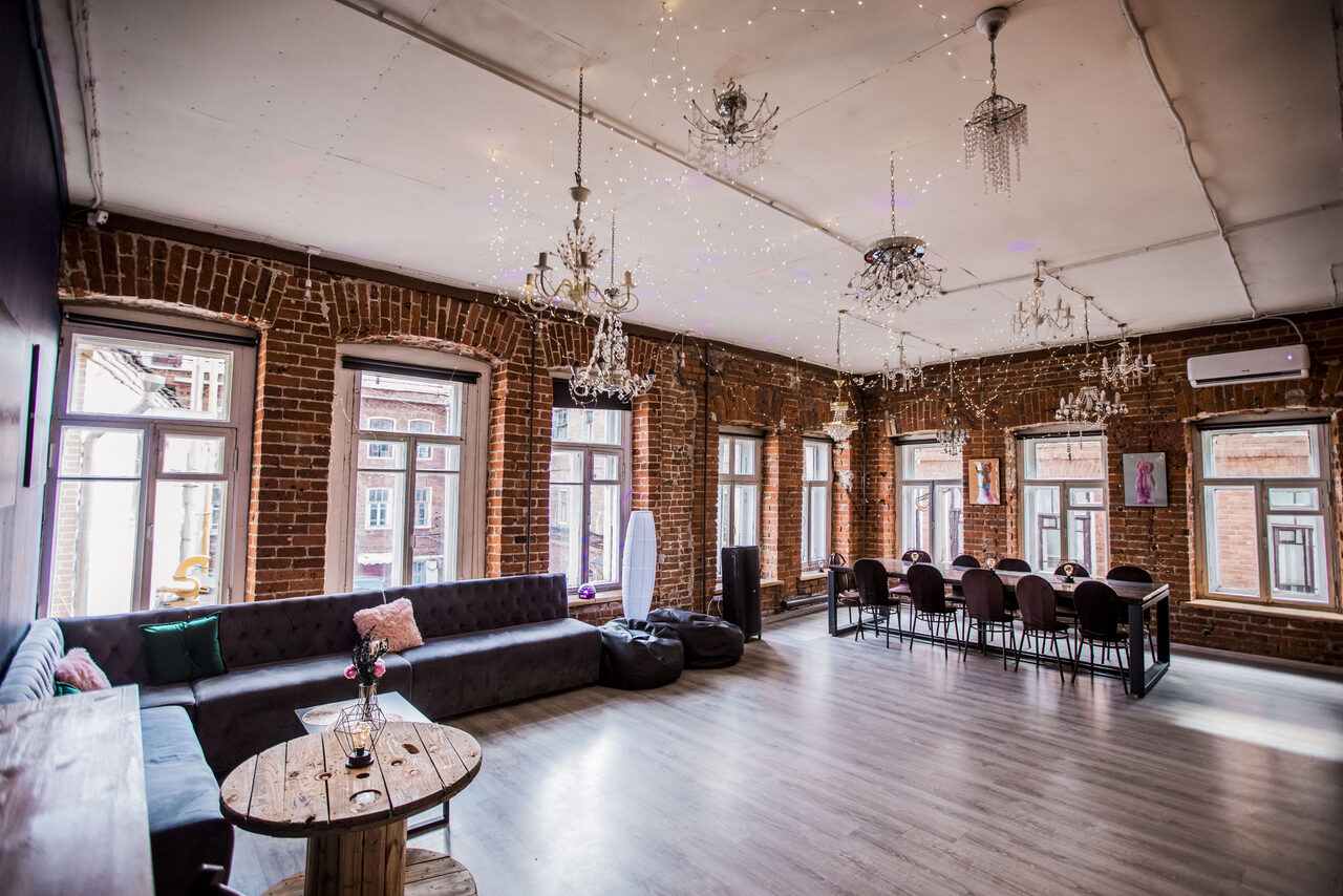 Арендовать Винтажный лофт-зал 