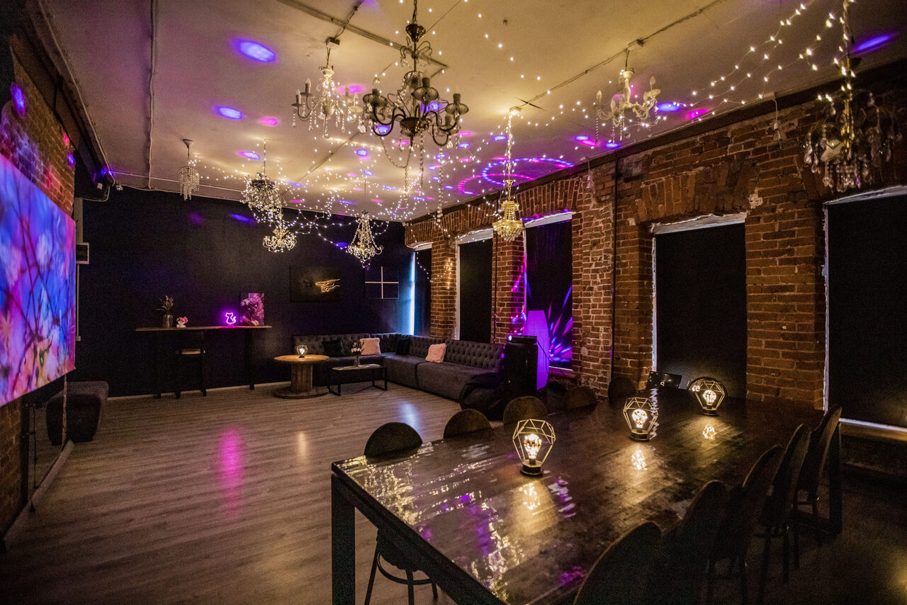 Арендовать Винтажный лофт-зал 