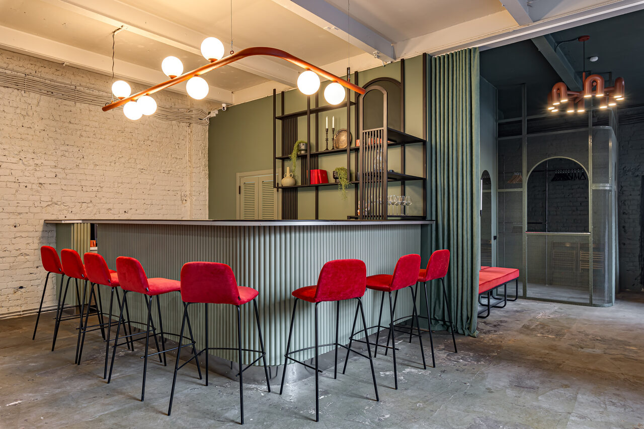 Арендовать Стильный лофт в центре Москвы со сценой