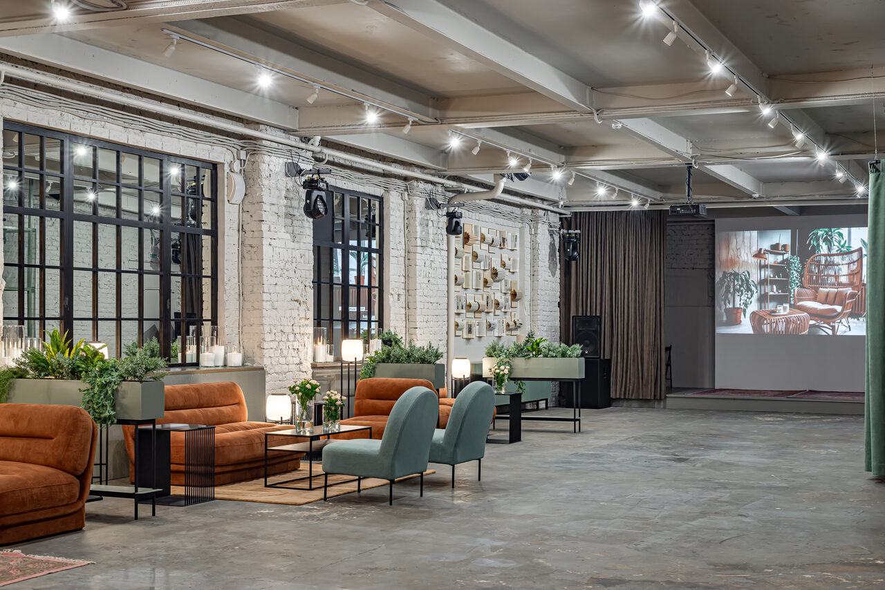 Арендовать Стильный лофт в центре Москвы со сценой