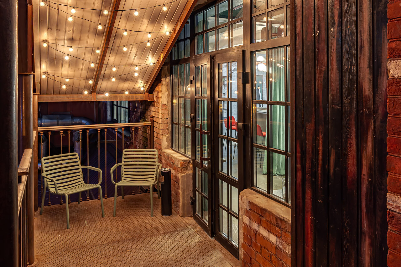 Арендовать Стильный лофт в центре Москвы со сценой