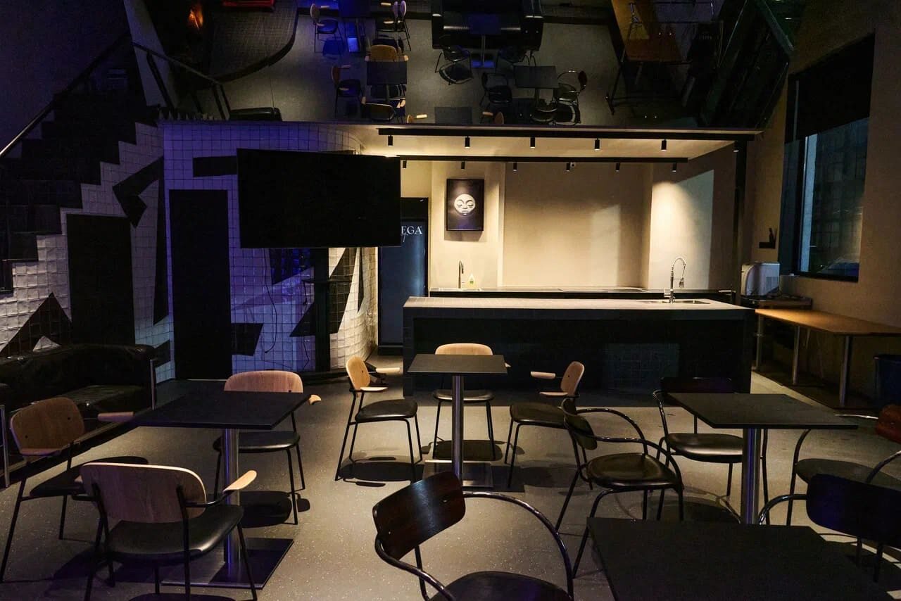 Арендовать OMEGA LOFT. Лофт с террасой и камином 