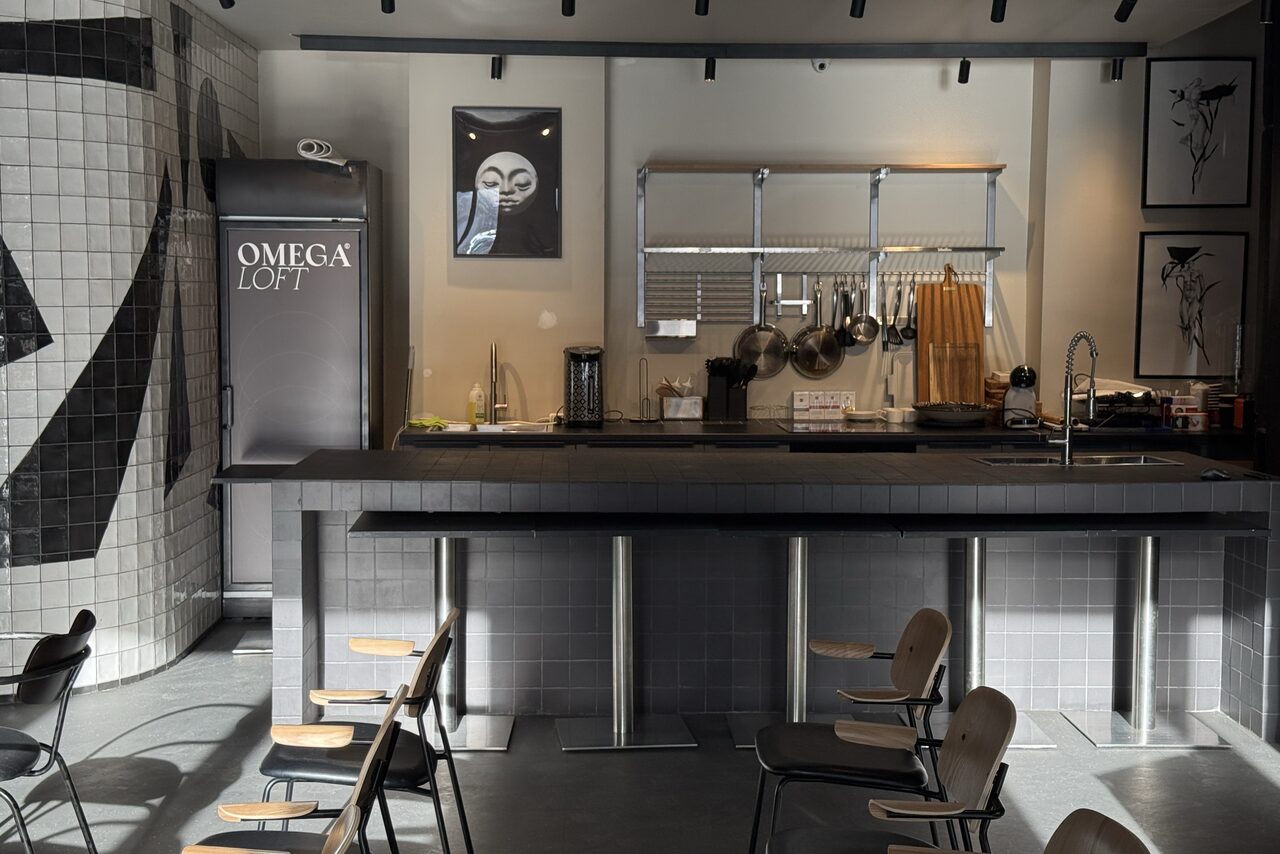 Арендовать OMEGA LOFT. Лофт с террасой и камином 