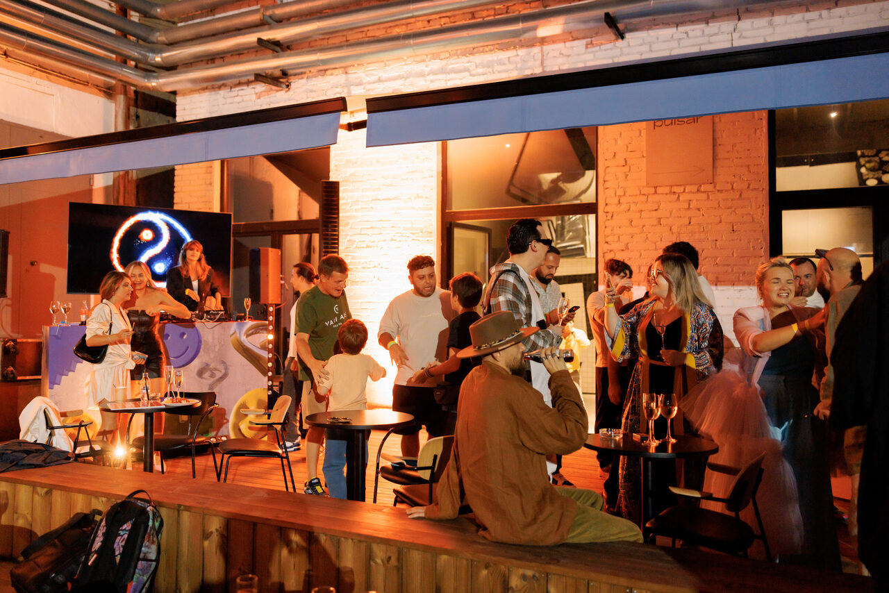 Арендовать OMEGA LOFT. Лофт с террасой и камином 