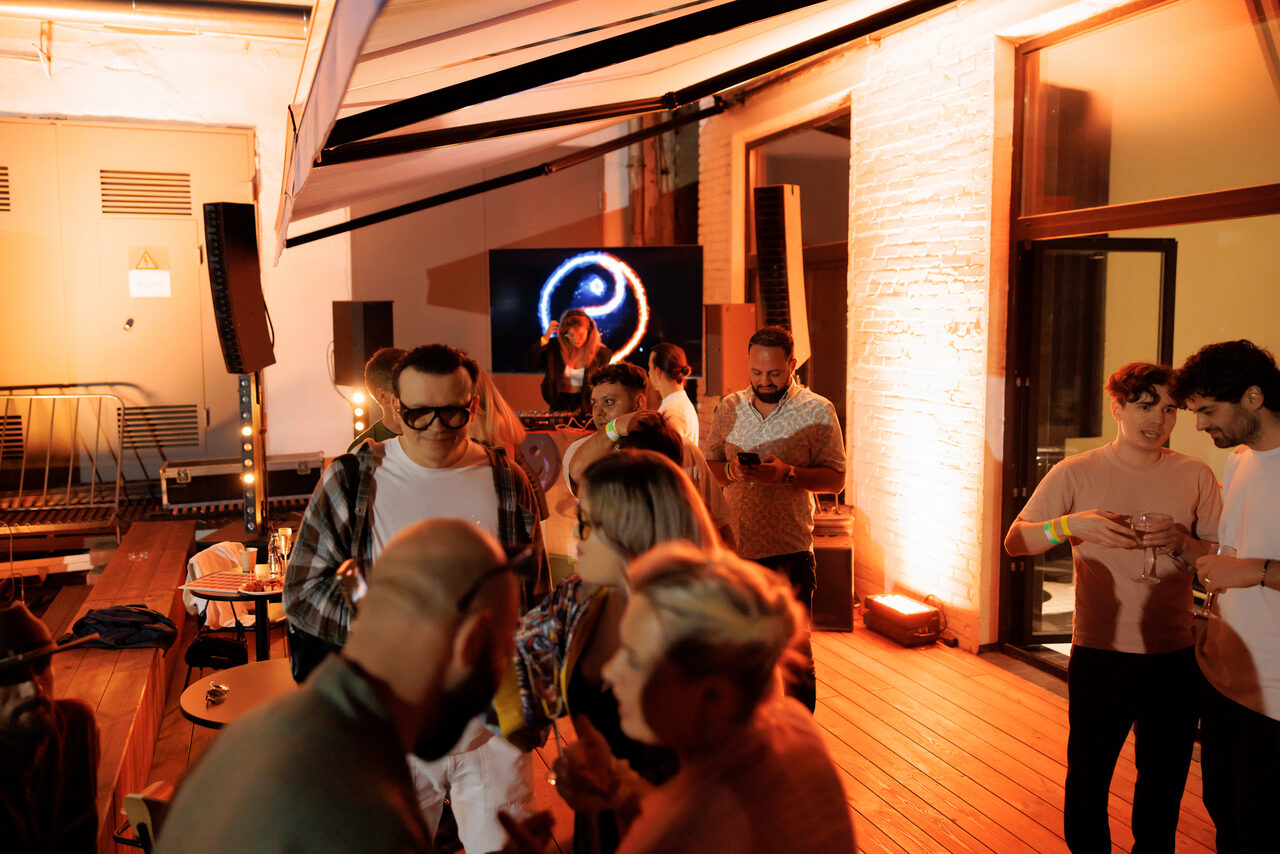 Арендовать OMEGA LOFT. Лофт с террасой и камином 