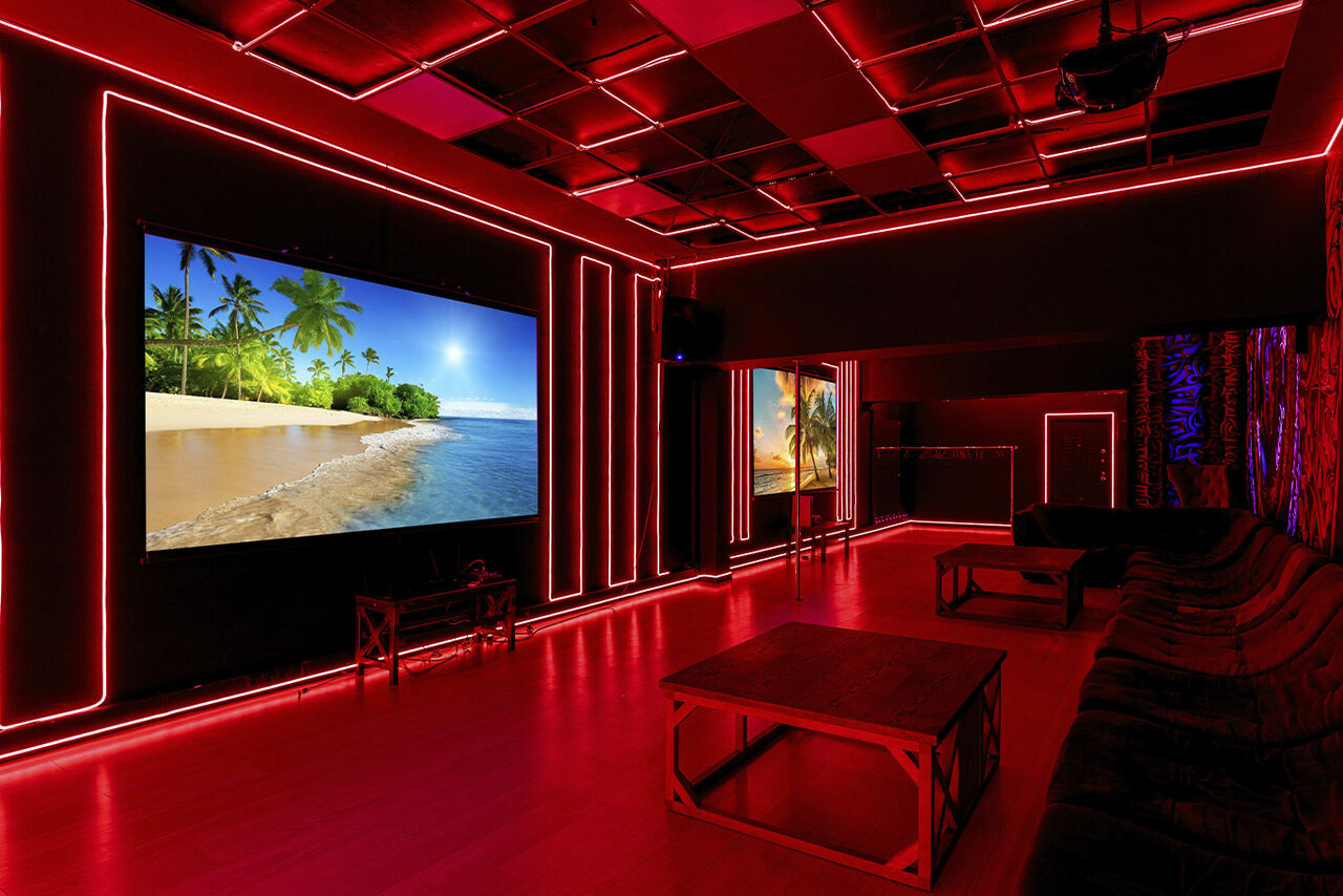 Арендовать LoftForParty. Cyberpunk