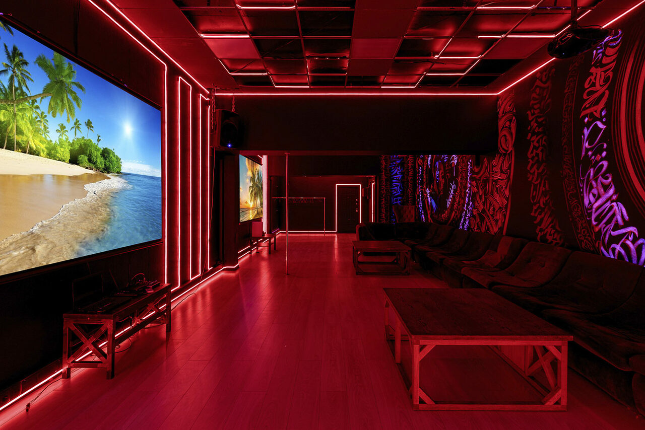 Арендовать LoftForParty. Cyberpunk