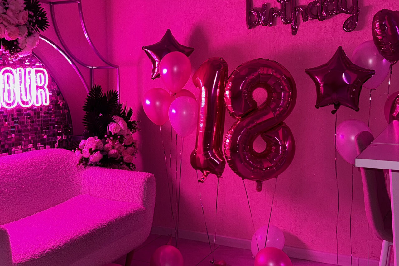 Арендовать Barbie. Розовый лофт с диско-шаром, фотозоной и караоке