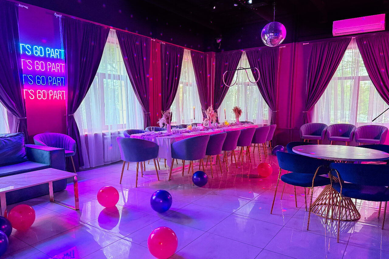 Арендовать Memory. Танцевальный лофт с караоке и сценой