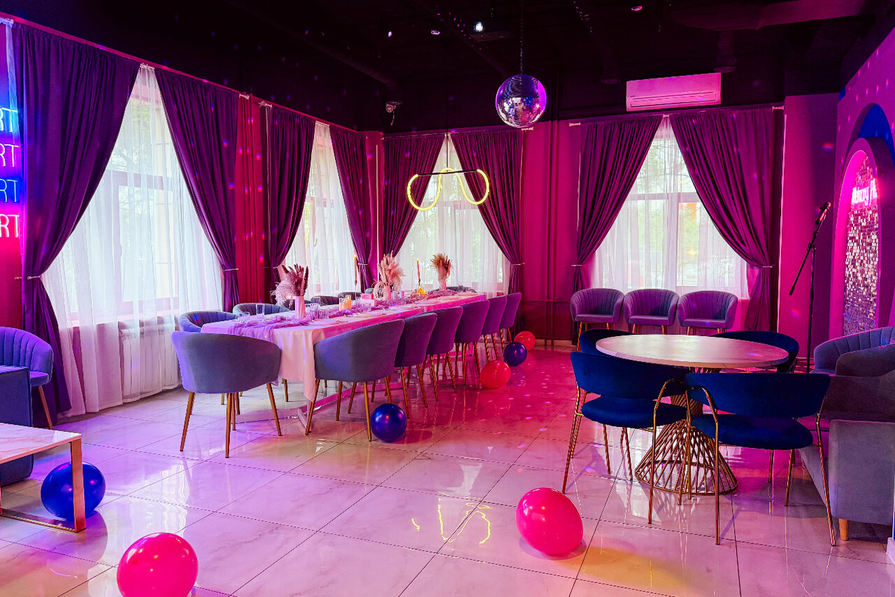 Арендовать Memory. Танцевальный лофт с караоке и сценой