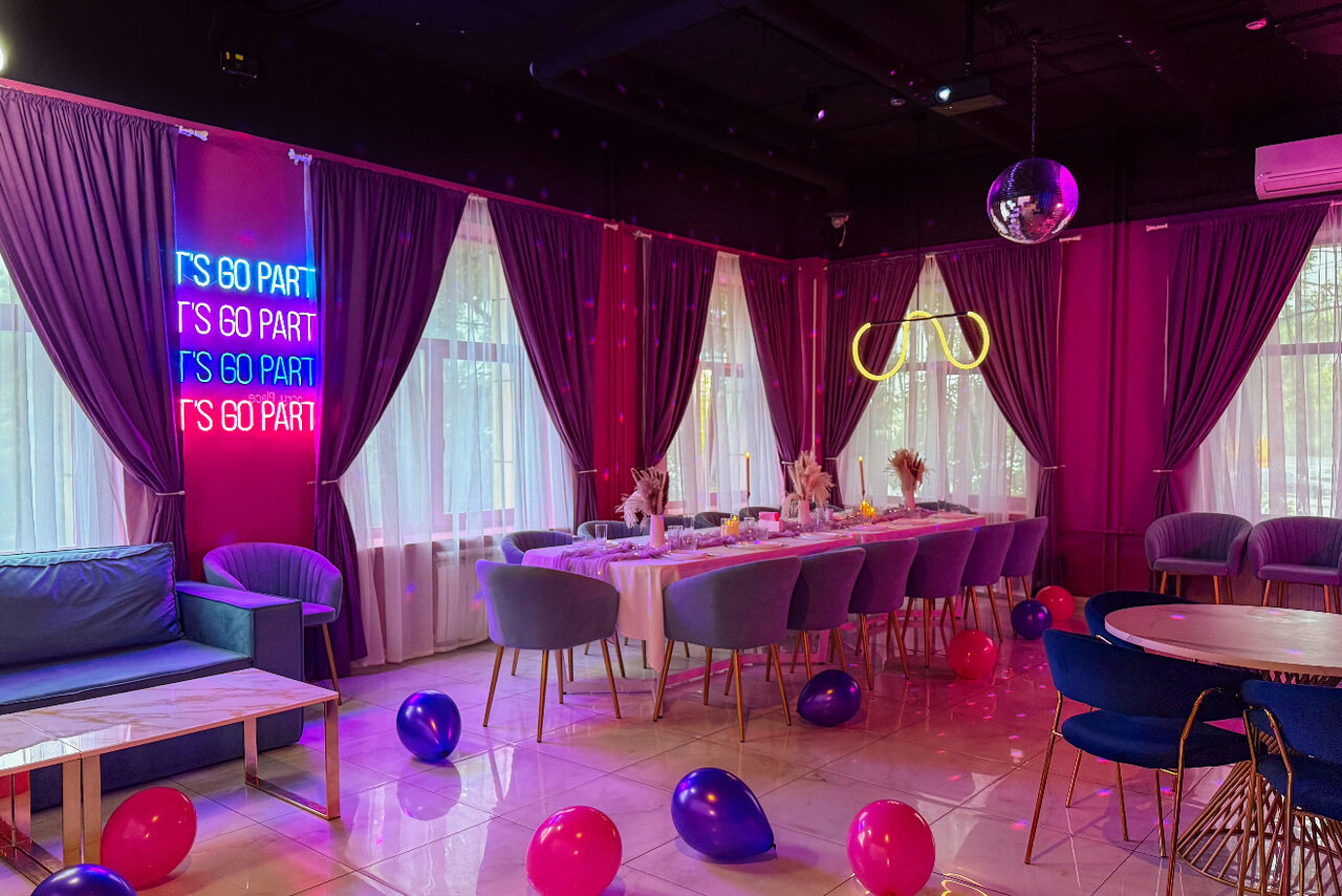 Арендовать Memory. Танцевальный лофт с караоке и сценой