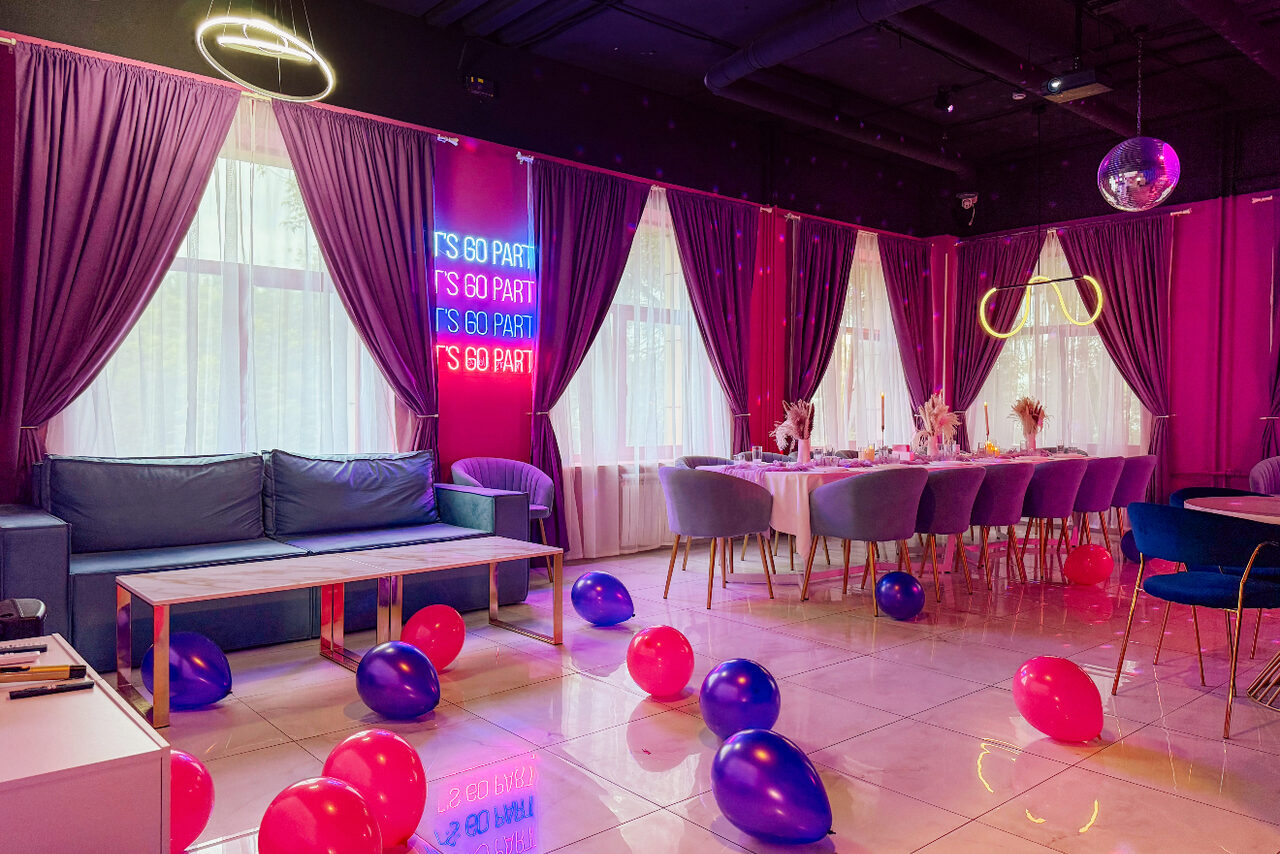 Арендовать Memory. Танцевальный лофт с караоке и сценой