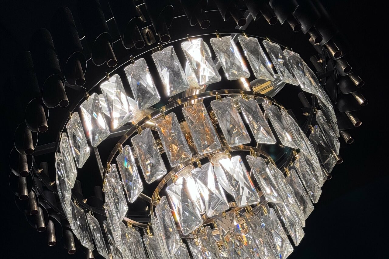 Арендовать Gatsby. Стильный тематический лофт в черно-золотых цветах 